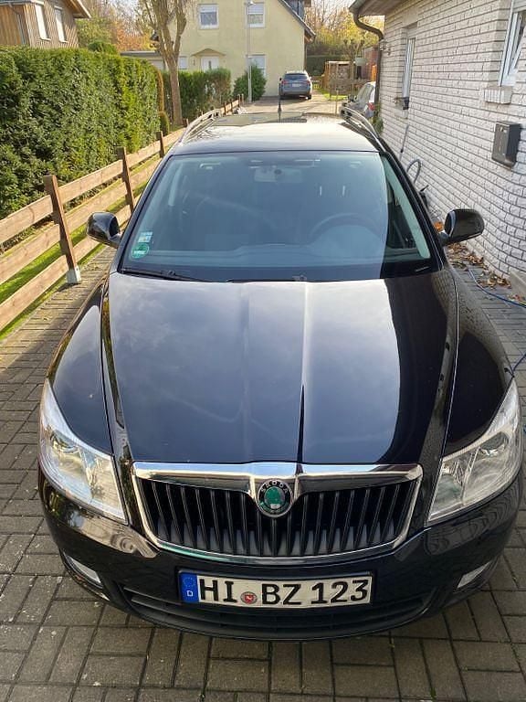 Gebraucht Skoda Octavia Ambiente 122 PS (89 kW) 2011 Schwarz Kombi