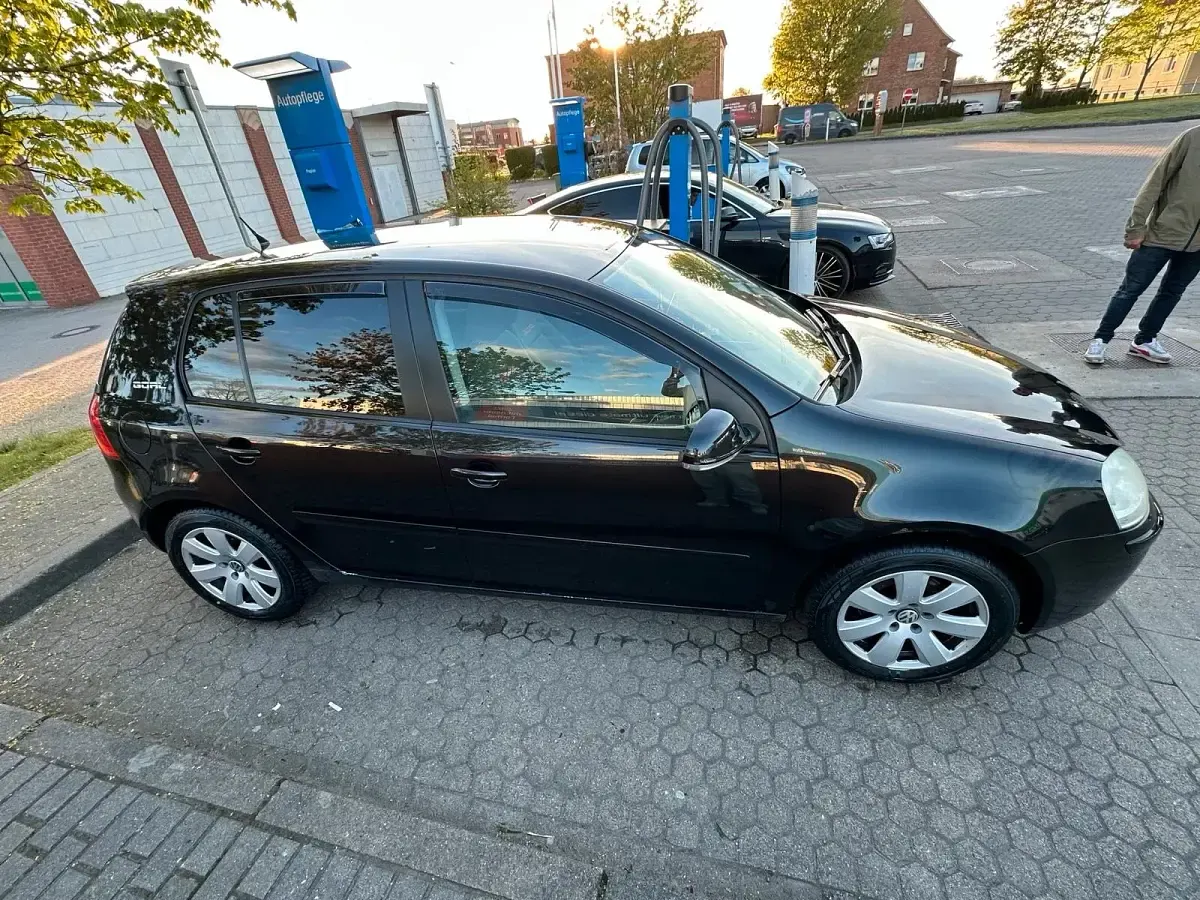 Gebraucht VW Golf V 75 PS (55 kW) 2006 Schwarz Kleinwagen