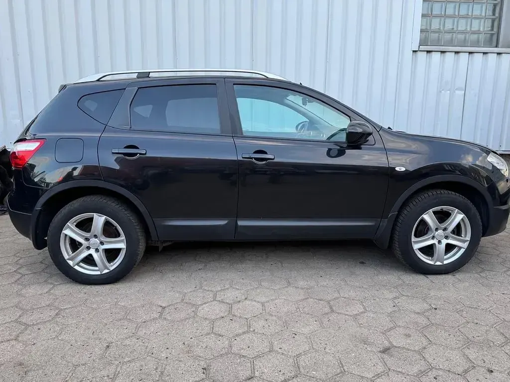 Gebraucht Nissan Qashqai Visia 106 PS (77 kW) 2010 Schwarz SUV
