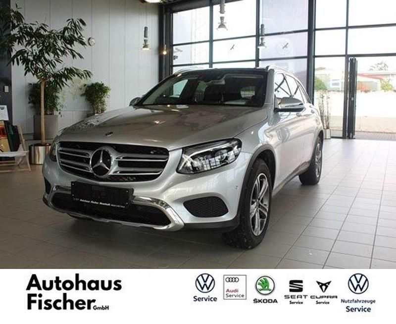 Grau Gebraucht 2017 Mercedes GLC250 SUV | 31.500 € (Fairer Preis) - Bild 1/4