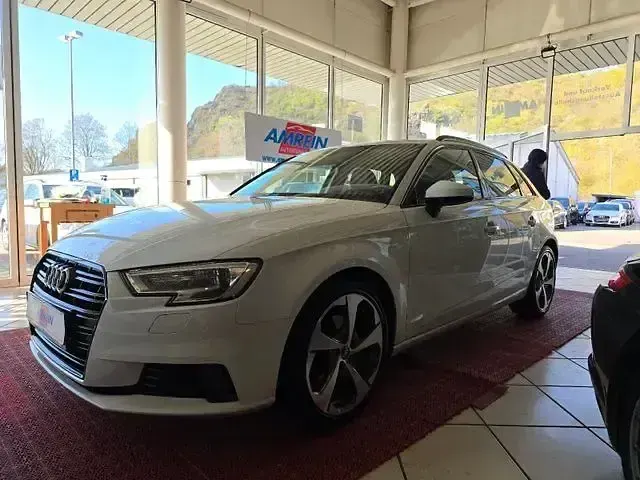Gebraucht Audi A3 Sport 199 PS (146 kW) 2019 Weiß Limousine