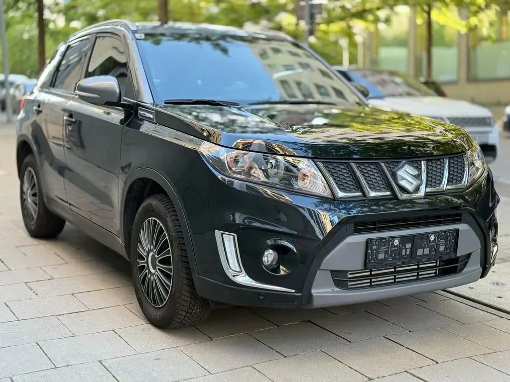 Gebraucht Suzuki Vitara Comfort+ 120 PS (88 kW) 2017 Schwarz SUV