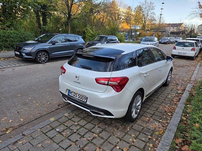 Gebraucht DS Automobiles DS5 Chic 156 PS (114 kW) 2013 Weiß Kleinwagen