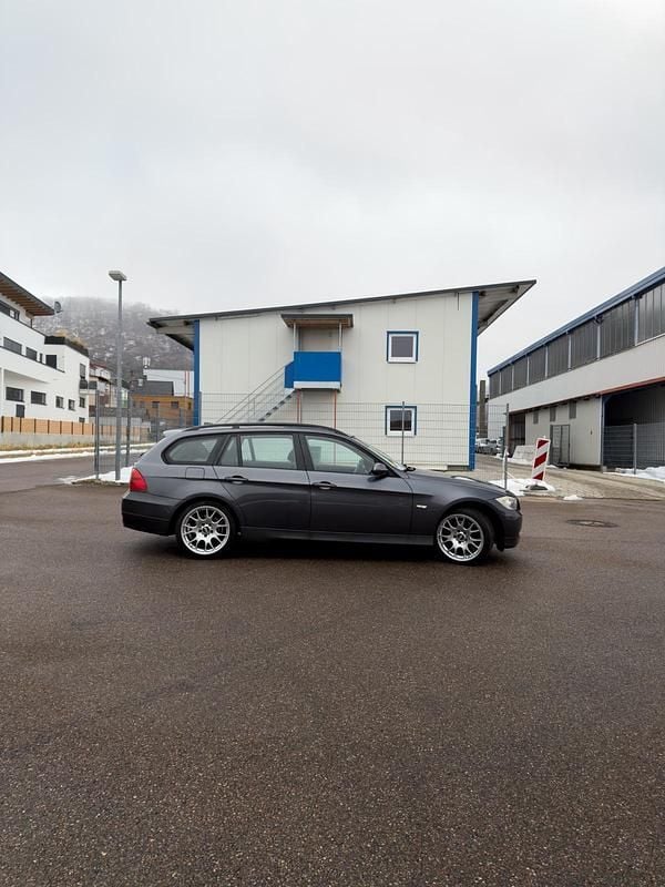 Gebraucht BMW 320 170 PS (125 kW) 2007 Grau Kombi