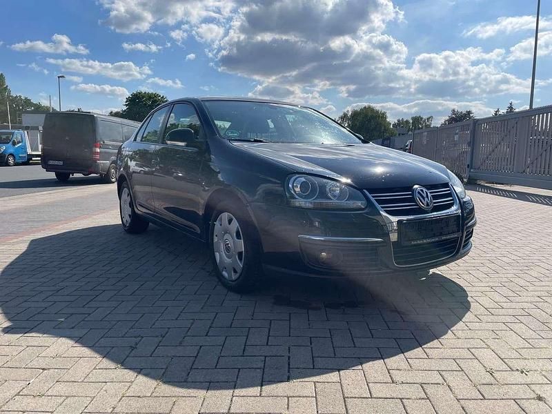 Ebenholzschwarz Gebraucht 2010 VW Jetta Freestyle Limousine | 5.850 € (Fairer Preis) - Bild 1/4