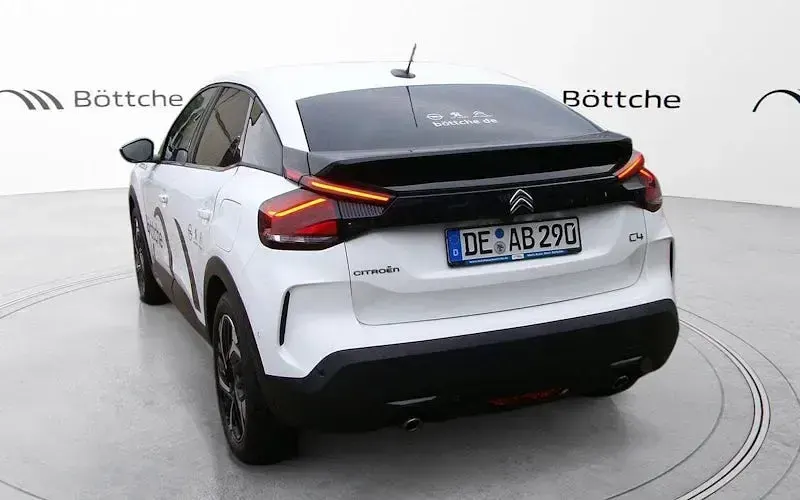 Gebraucht Citroën C4 Feel 131 PS (96 kW) 2021 Lack weiss banquise/typ aussen Limousine