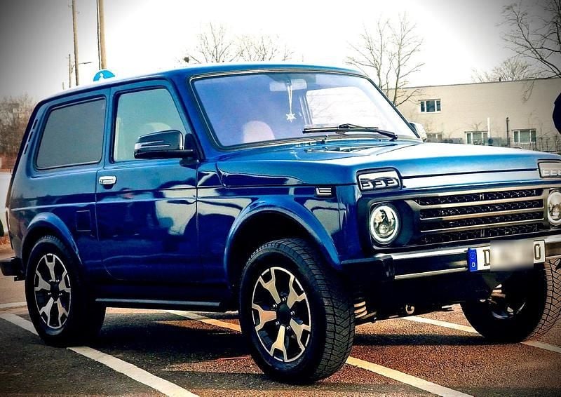 Gebraucht Lada niva 90 PS (66 kW) 2013 Blau SUV