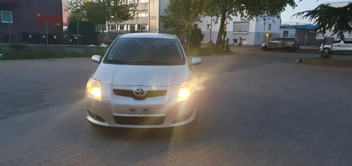 Gebraucht Toyota Auris 126 PS (92 kW) 2008 Silber Kleinwagen