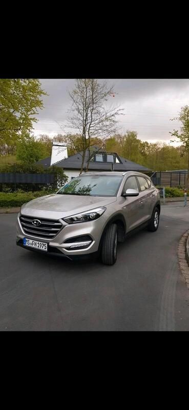 Grau Gebraucht 2018 Hyundai Tucson SUV | 15.000 € (Guter Preis) - Bild 1/4