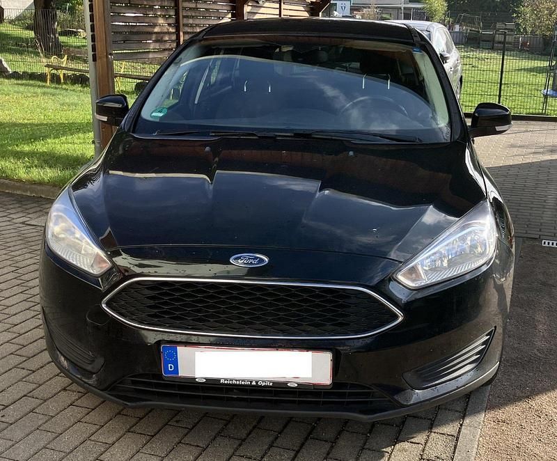 Schwarz Gebraucht 2018 Ford Focus Kombi | 4.500 € (Teuer) - Bild 1/4