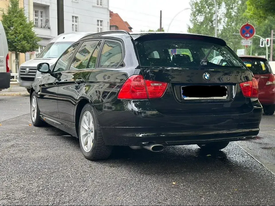 Gebraucht BMW 320 170 PS (125 kW) 2011 Schwarz Kombi
