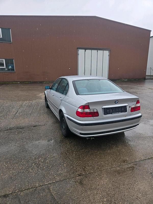 Gebraucht BMW 320 150 PS (110 kW) 1998 Silber Limousine