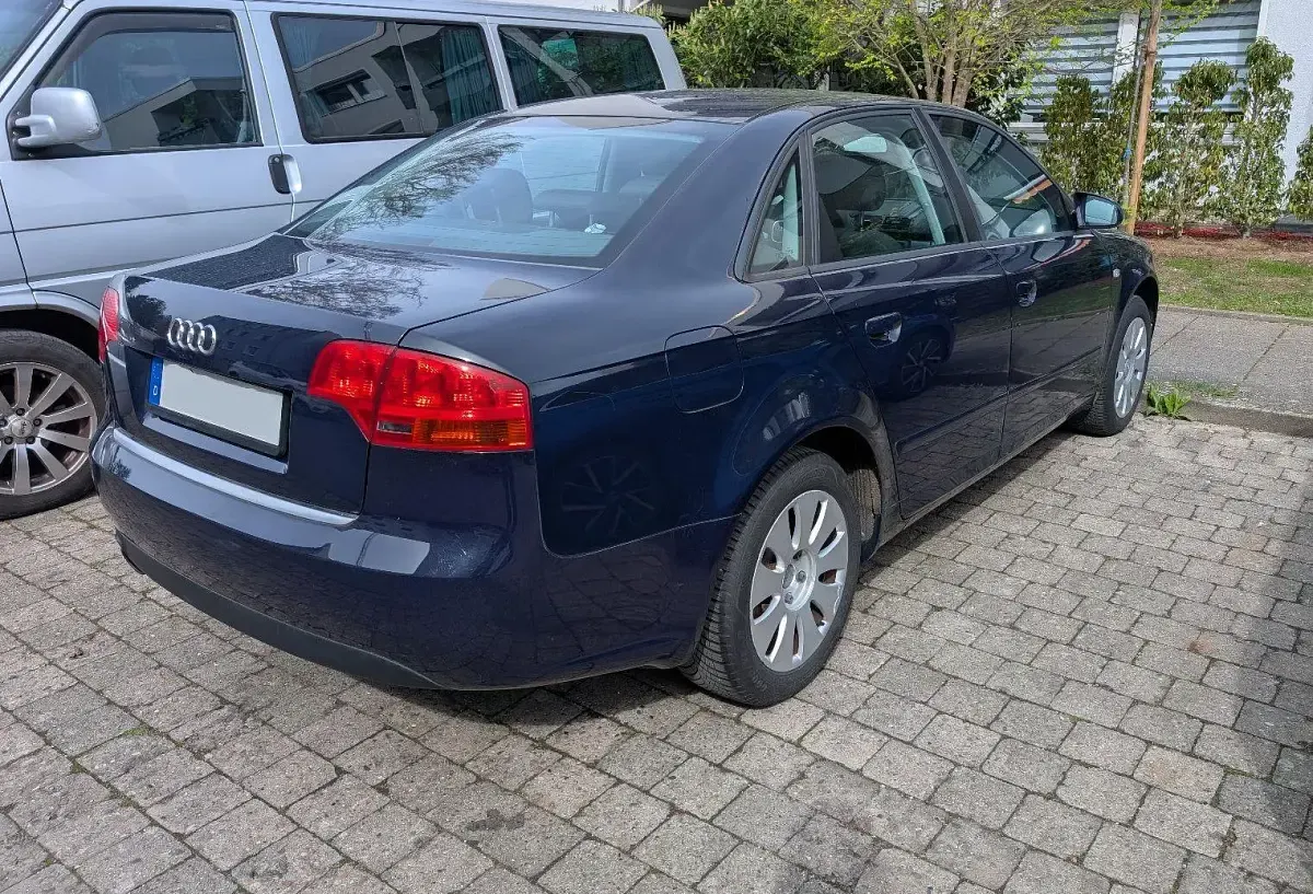Gebraucht Audi A4 131 PS (96 kW) 2005 Blau Limousine