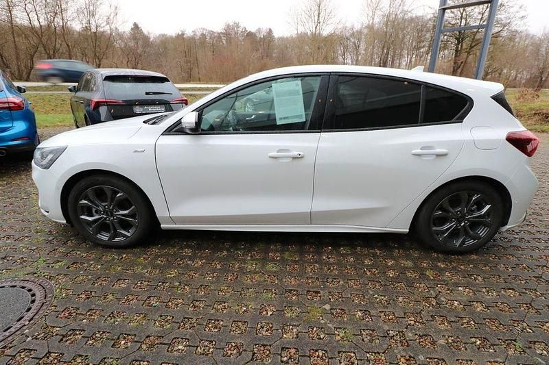 Gebraucht Ford Focus ST-Line 125 PS (91 kW) 2024 Weiß Limousine