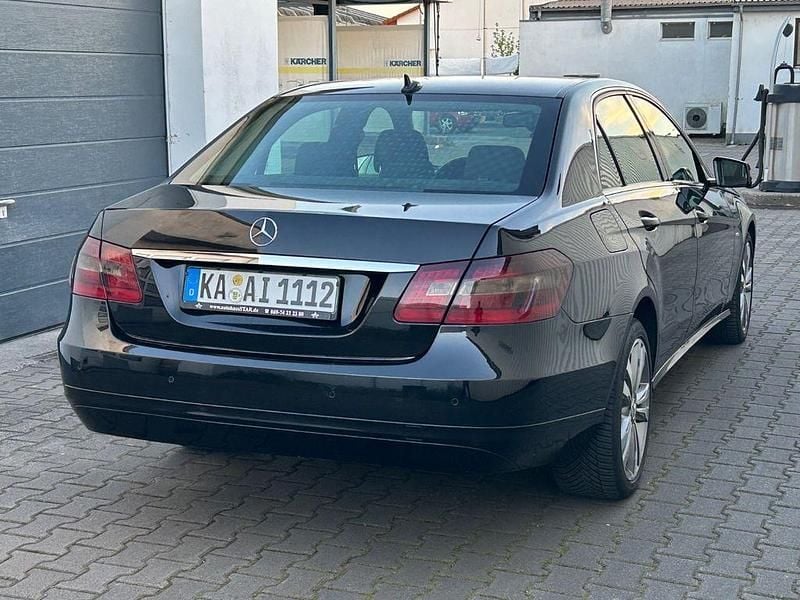 Second-hand Mercedes E220 170 CP (125 kW) 2010 Negru Berlinǎ