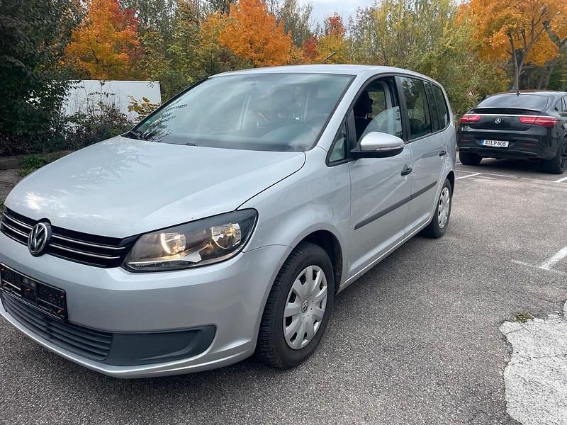 Silber Gebraucht 2011 VW Touran Van / Kleinbus | 3.850 € (Etwas zu teuer) - Bild 1/4