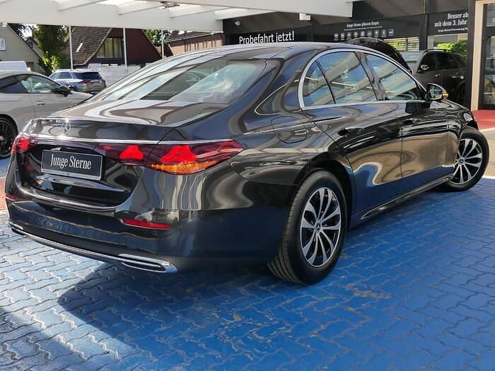 Gebraucht Mercedes E200 Advanced 204 PS (150 kW) 2024 Metalliclack graphitgrau Limousine