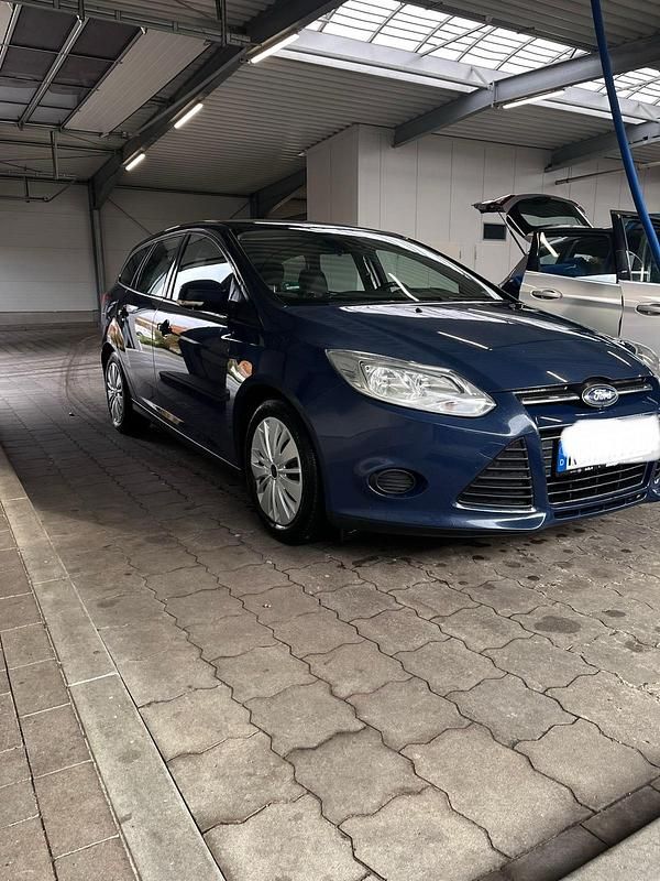 Gebraucht Ford Focus 105 PS (77 kW) 2013 Blau Kombi