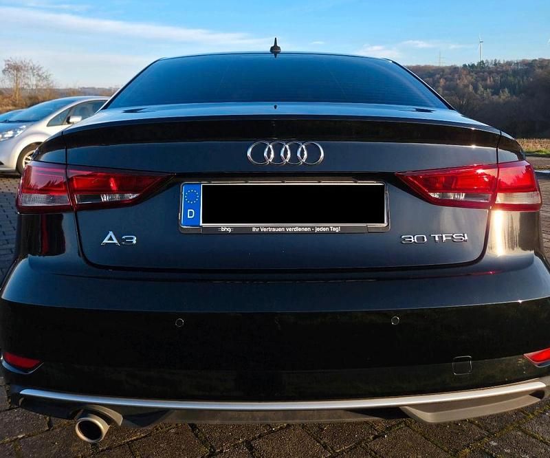 Gebraucht Audi A3 Sport 116 PS (85 kW) 2018 Schwarz Limousine