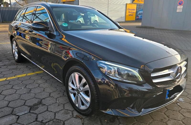 Gebraucht Mercedes C220 194 PS (142 kW) 2019 Schwarz Kombi
