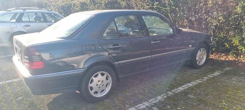 Blau Gebraucht 1998 Mercedes C250 Elegance Limousine | 7.800 € (Fairer Preis) - Bild 1/4