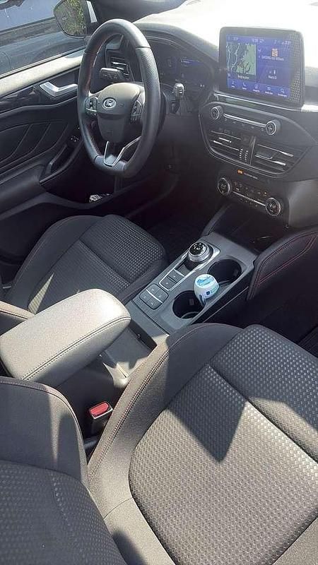 Weiß Gebraucht 2020 Ford Focus ST-Line X Kleinwagen | 19.500 € (Superpreis) - Bild 1/4