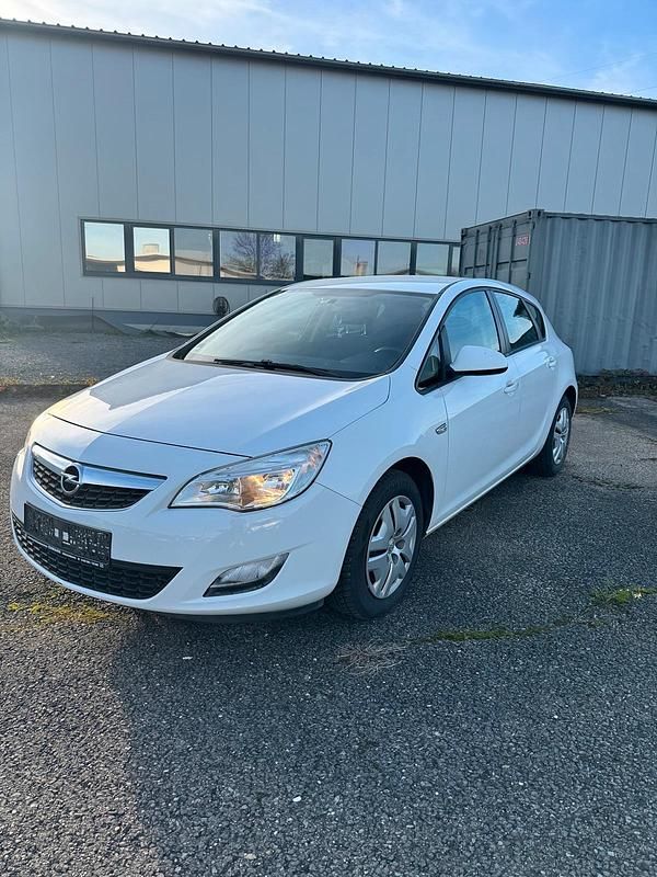 Weiß Gebraucht 2012 Opel Astra Kleinwagen | 4.499 € (Guter Preis) - Bild 1/4