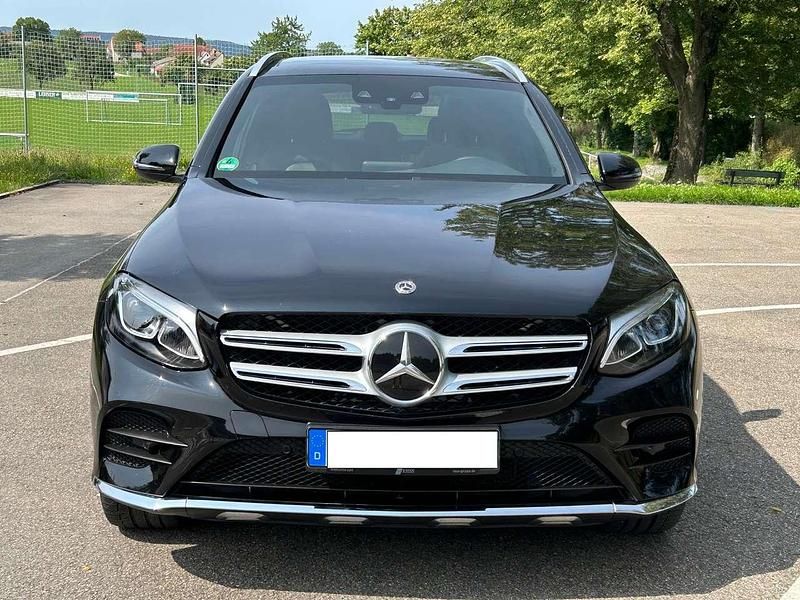 Schwarz Gebraucht 2018 Mercedes GLC250 AMG line SUV | 36.500 € (Teuer) - Bild 1/4