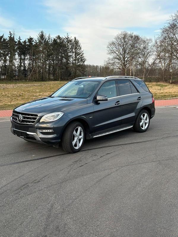 Gebraucht Mercedes ML350 258 PS (189 kW) 2012 Grau SUV