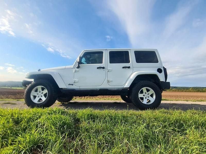 Weiß Gebraucht 2011 Jeep Wrangler Unlimited Sahara SUV | 19.800 € (Superpreis) - Bild 1/4