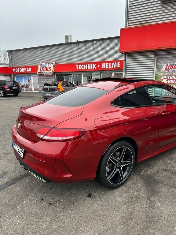 Gebraucht Mercedes C250 AMG line 211 PS (155 kW) 2017 Rot Coupé