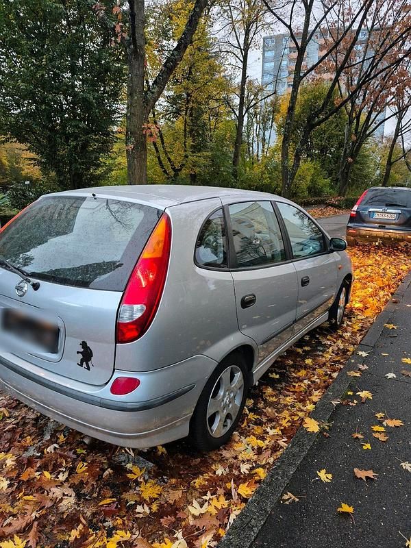 Grau Gebraucht 2004 Nissan Almera Tino Van / Kleinbus | 3.790 € (Etwas zu teuer) - Bild 1/4