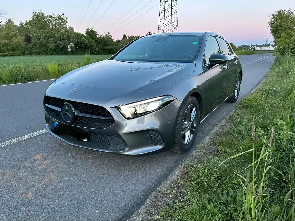 Gebraucht Mercedes A200 163 PS (119 kW) 2018 Grau Kleinwagen