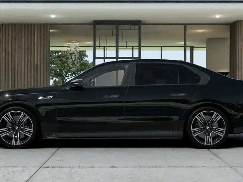 Gebraucht BMW M760e Comfort Edition 571 PS (419 kW) 2025 Schwarz Limousine