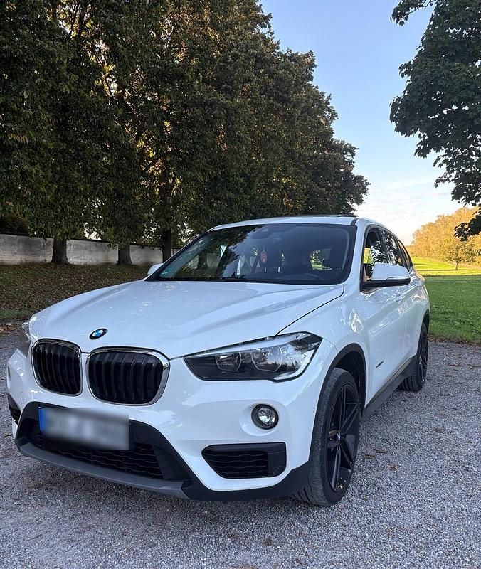 Weiß Gebraucht 2016 BMW X1 Sport Line SUV | 15.100 € (Etwas zu teuer) - Bild 1/4