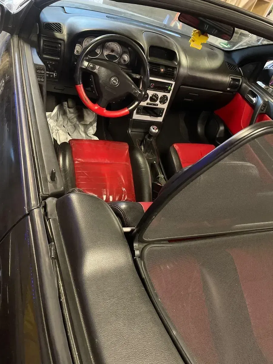 Używany Opel Astra Cabriolet 125 KM (91 kW) 2004 Czarny Kabriolet