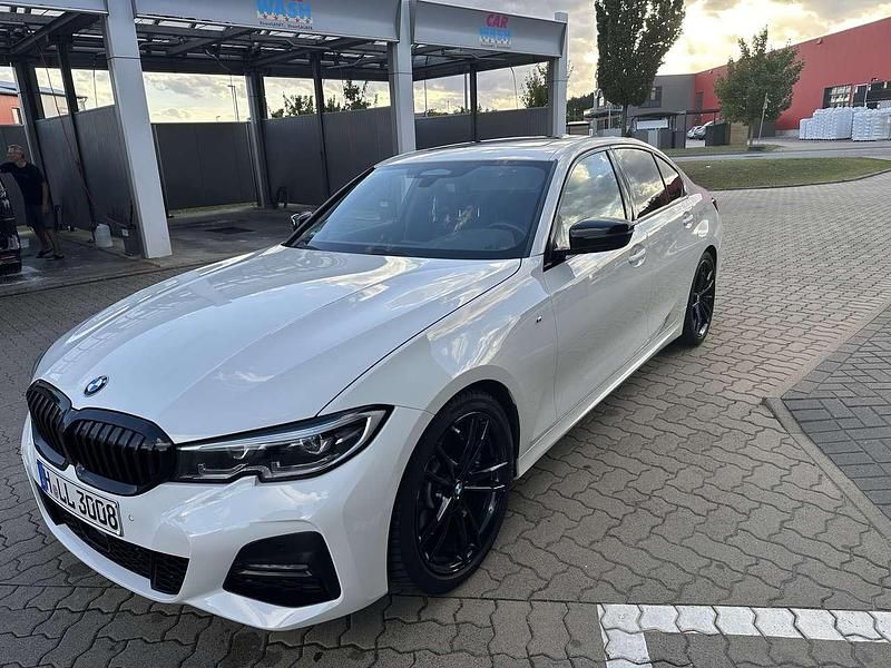 Weiß Gebraucht 2019 BMW 330 M Sport Limousine | 28.999 € (Superpreis) - Bild 1/4