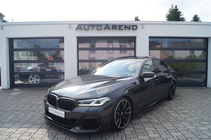 Grau Gebraucht 2020 BMW M550 M Performance Limousine | 46.900 € (Fairer Preis) - Bild 1/4