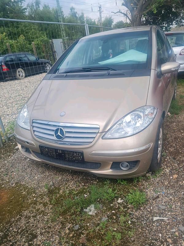 Gold Gebraucht 2005 Mercedes A180 Kleinwagen | 1.800 € (Fairer Preis) - Bild 1/4