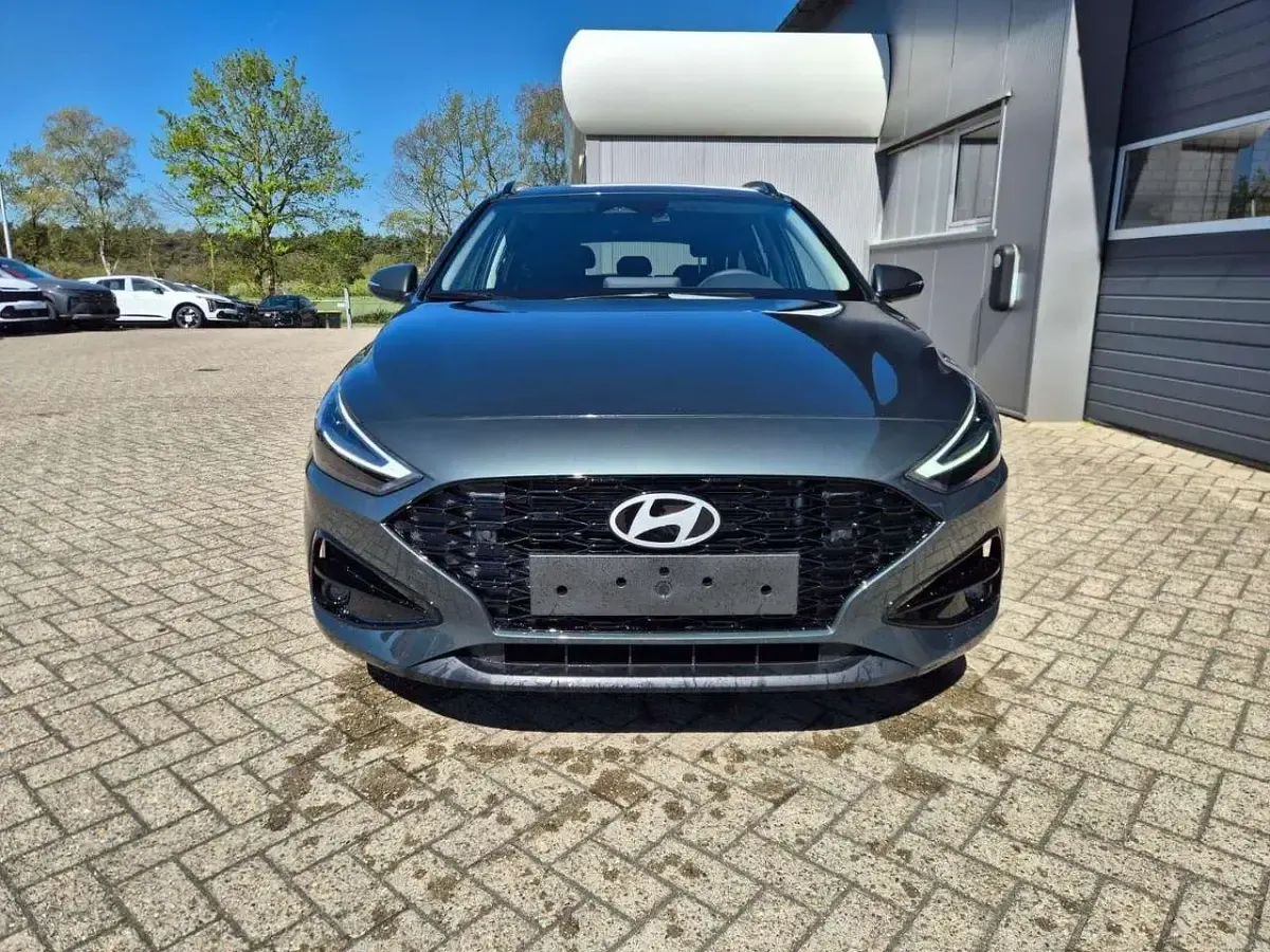 Neu Hyundai i30 Trend 150 PS (110 kW) 2026 Cypress green Kombi