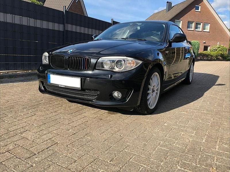 Schwarz Gebraucht 2011 BMW 118 Kleinwagen | 5.800 € (Fairer Preis) - Bild 1/4
