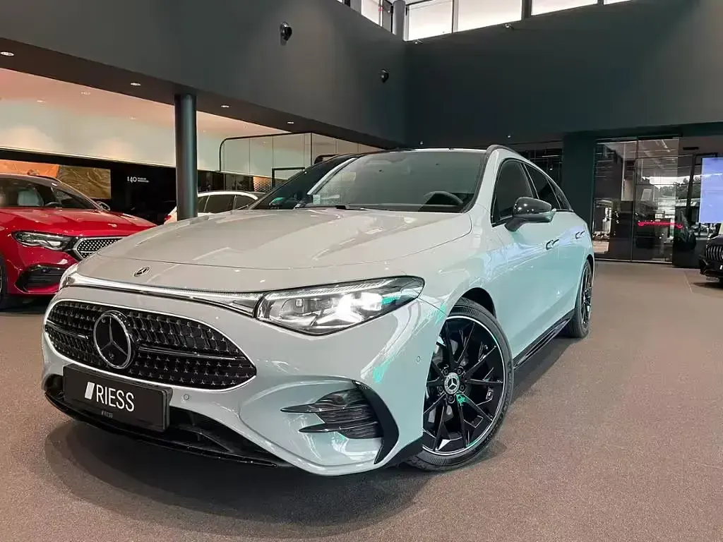 Gebraucht Mercedes CLA220 AMG 211 PS (155 kW) 2026 Aquamint uni Kombi