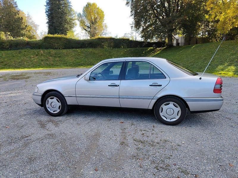 Gebraucht Mercedes C220 Elegance 150 PS (110 kW) 1994 Silber Limousine