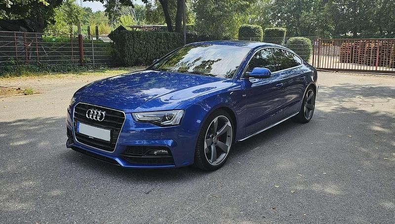Blau Gebraucht 2015 Audi A5 Sportback S-Line Kleinwagen | 21.500 € (Teuer) - Bild 1/4
