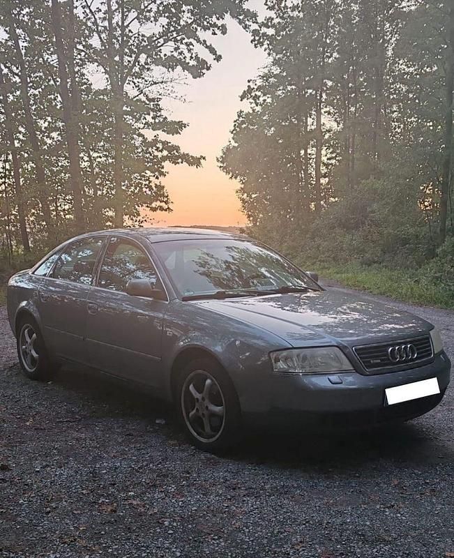 Grau Gebraucht 1999 Audi A6 Limousine | 650 € (Guter Preis) - Bild 1/4