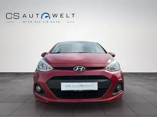 Gebraucht Hyundai i10 Style 87 PS (63 kW) 2015 Rot Kleinwagen