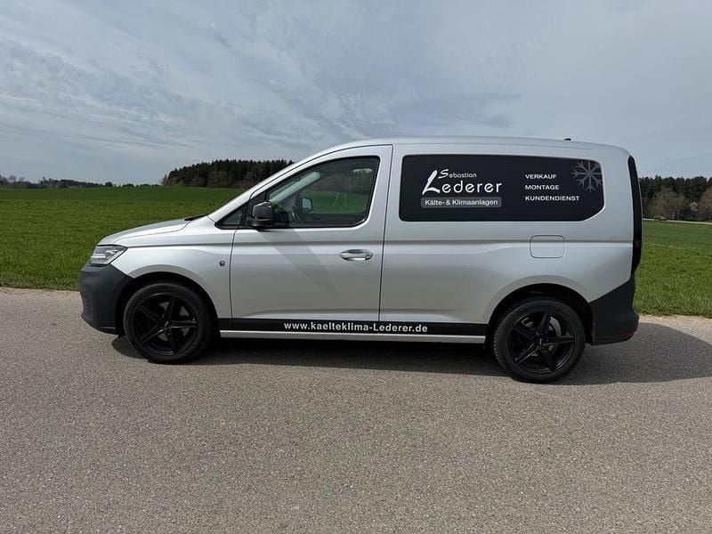Second-hand VW Caddy 122 CP (89 kW) 2022 Argintiu Monovolum