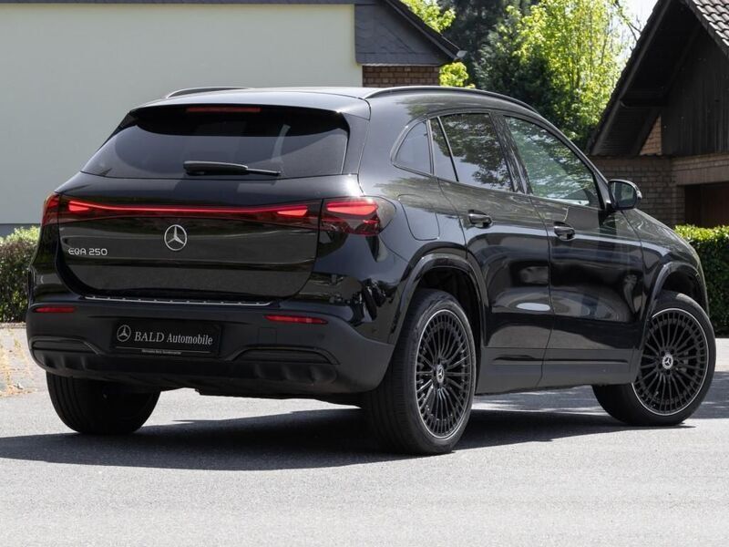 Gebraucht Mercedes EQA250 AMG 139 kW (190 PS) 2024 Metalliclack kosmosschwarz SUV