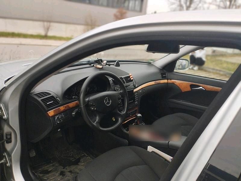 Gebraucht Mercedes E320 224 PS (164 kW) 2008 Silber Limousine