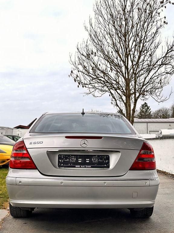 Second-hand Mercedes E500 306 CP (225 kW) 2004 Argintiu Berlinǎ